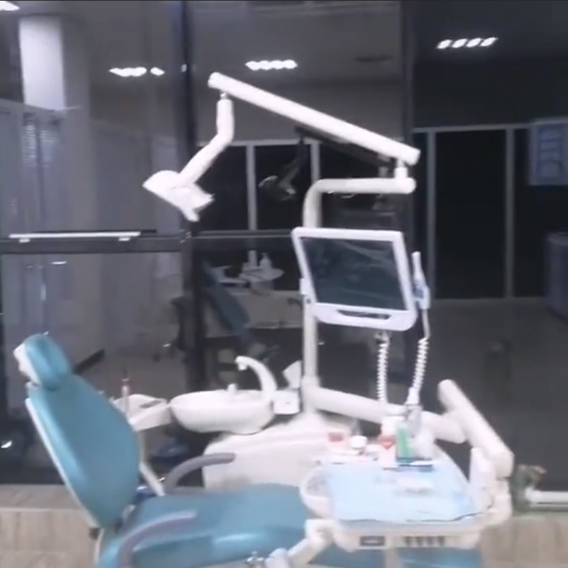 الدكتورة كرم عدنان لطب وتجميل الاسنان