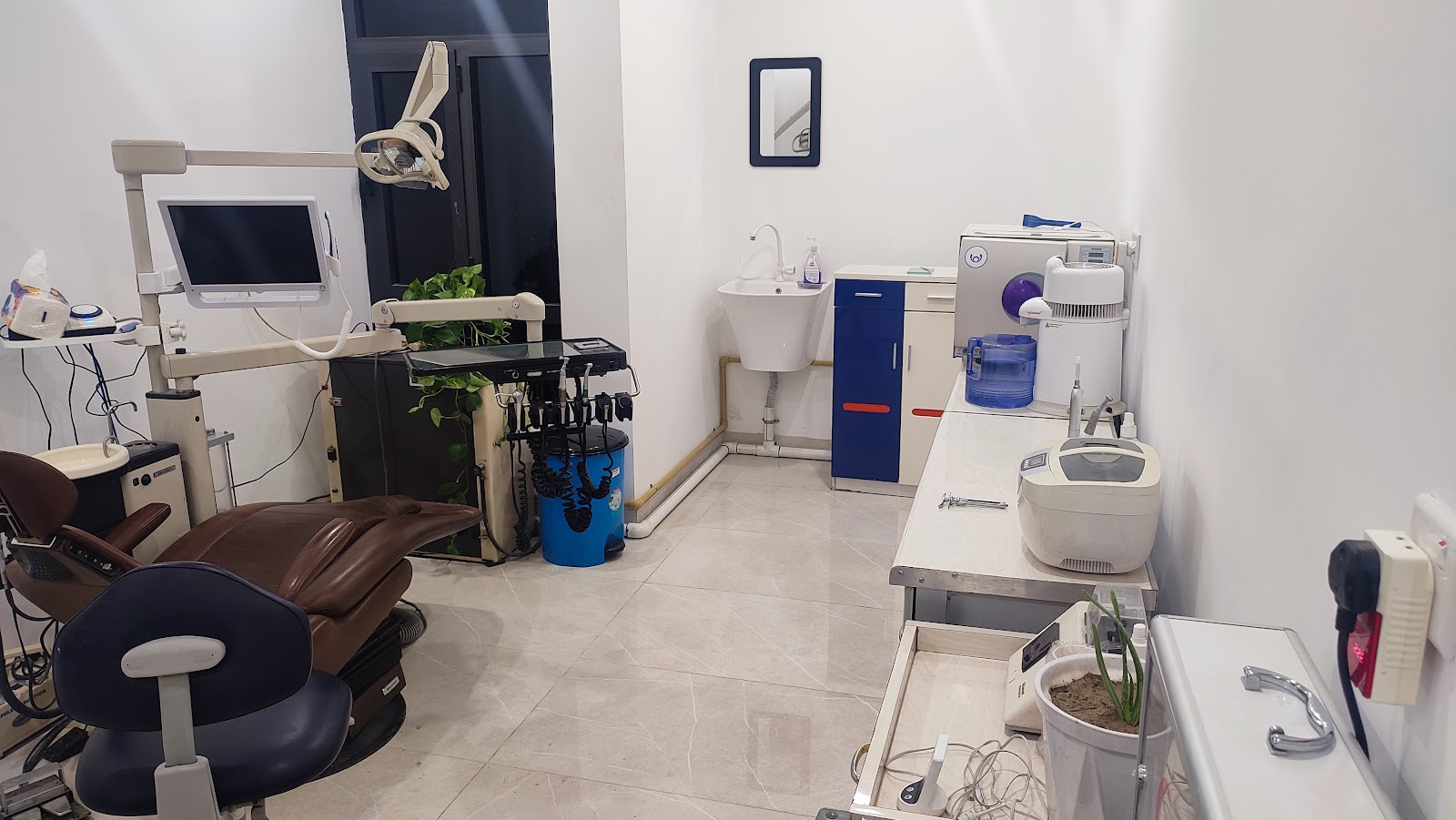 🦷عيادة الدكتور اسامة الخفاجي لطب وتجميل الاسنان