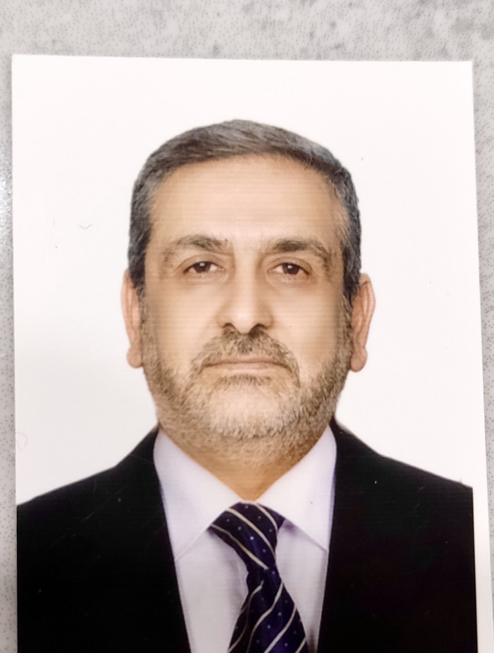 الاستاذ محمد عباس