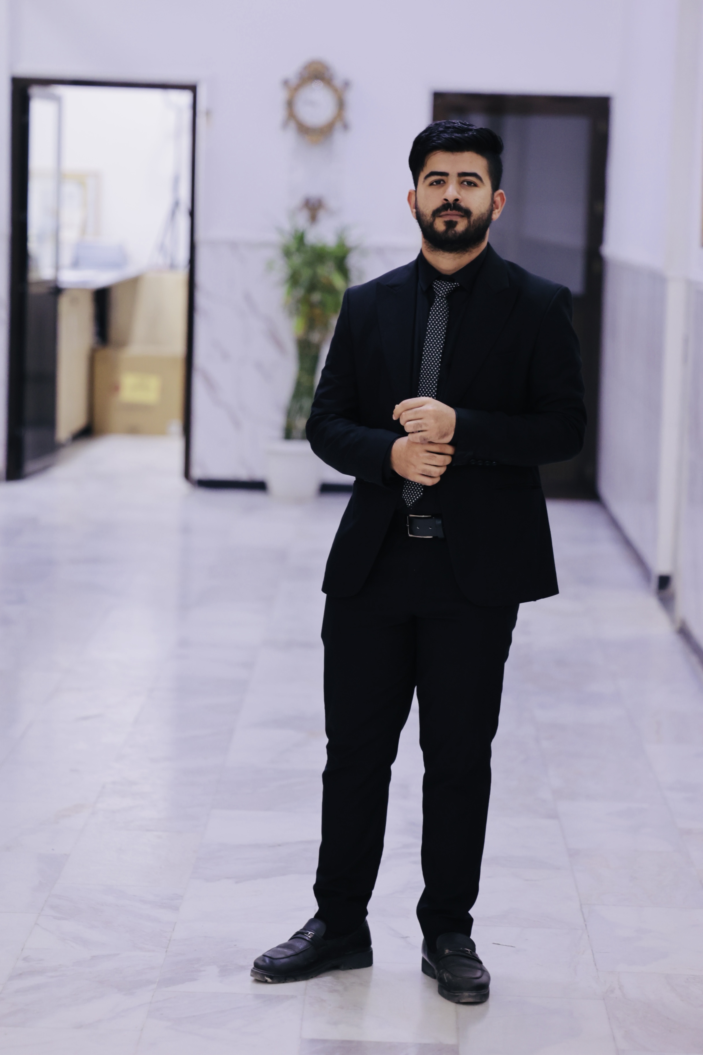 الاستاذ علي ماجد الجبوري